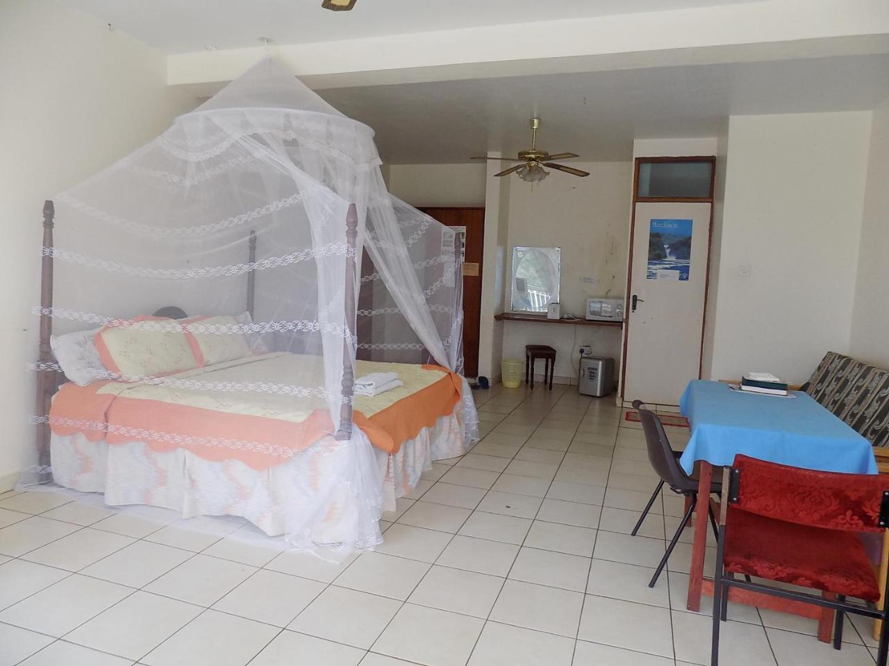 Sunrise Apartments Hotel Fort Portal Bagian luar foto