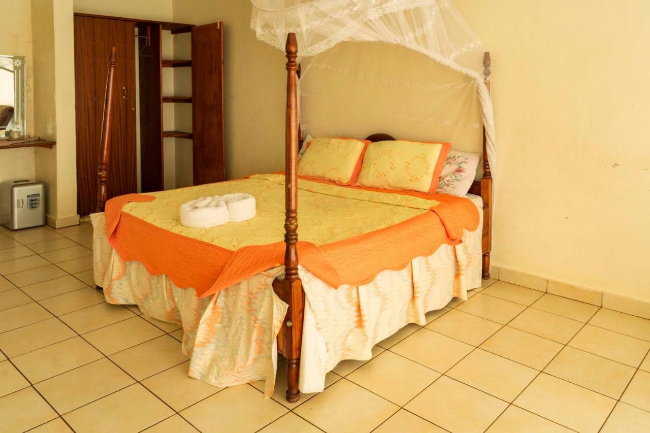 Sunrise Apartments Hotel Fort Portal Bagian luar foto