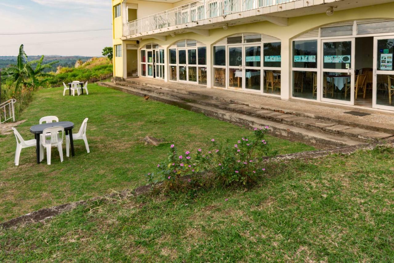 Sunrise Apartments Hotel Fort Portal Bagian luar foto